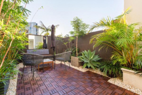 Stylish 2-Bed Unit with Garden Patio and Balcony, Sydney